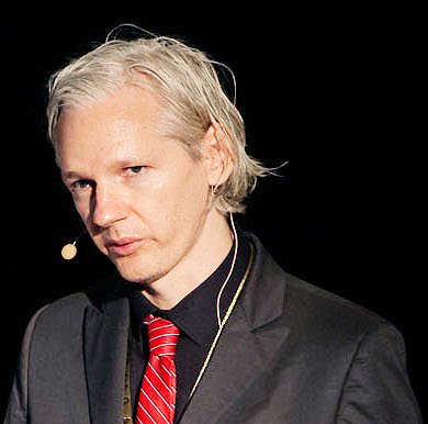 Julian Assange 20091117 Copenhagen 1 cropped to shoulders